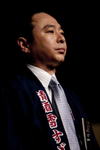 猪野社長ステージ.jpg