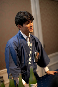 関谷専務ブース2.jpg